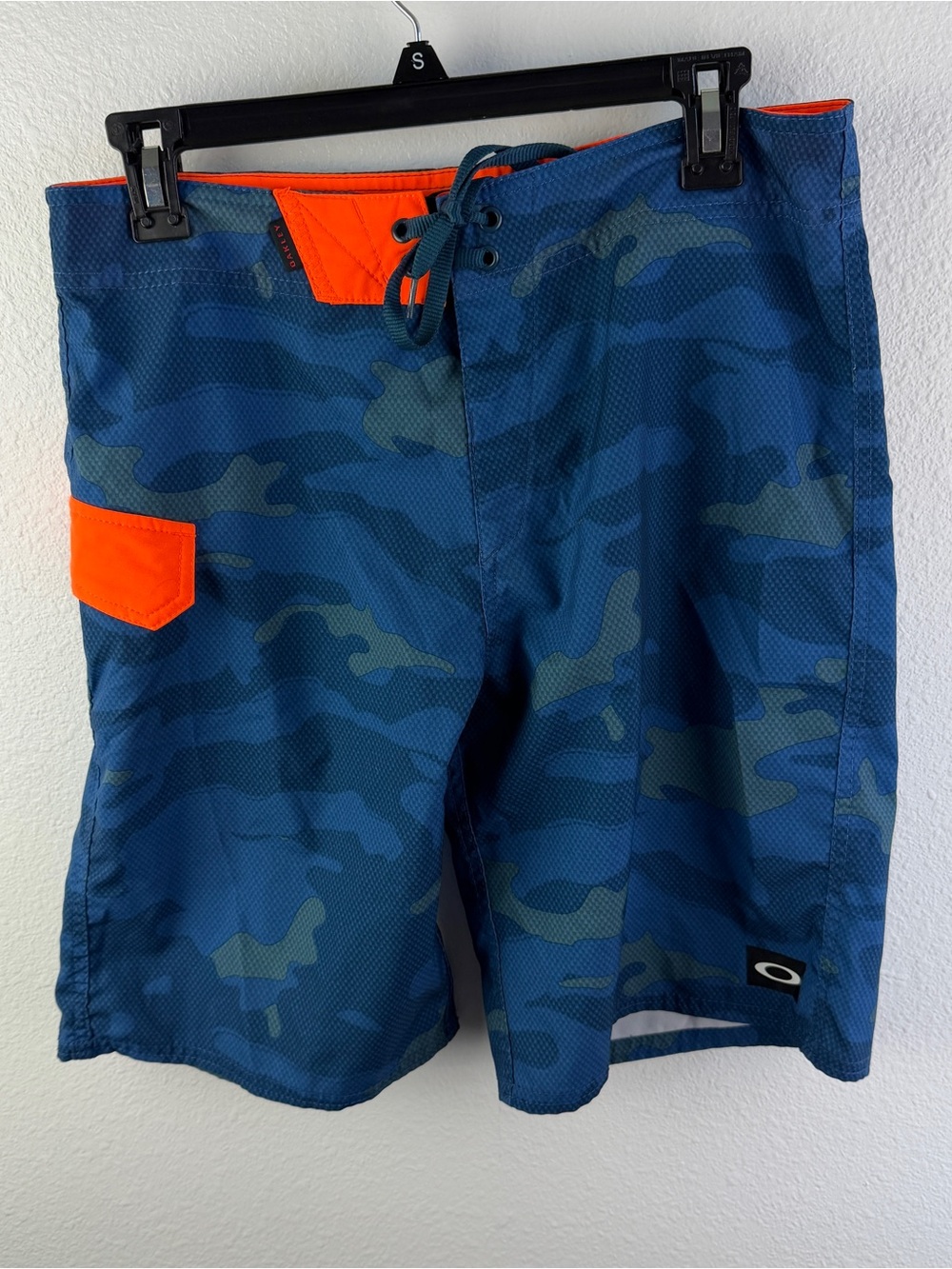 Oakley Blue Camo Board Shorts Size 30
